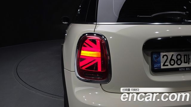 MINI Cooper 5Door Classic Third Generation 2021 — фото 23
