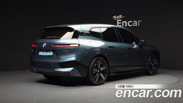 BMW iX xDrive50 Sports Plus 2023 — фото 2