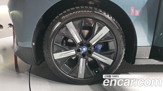 BMW iX xDrive50 Sports Plus 2023 — фото 5