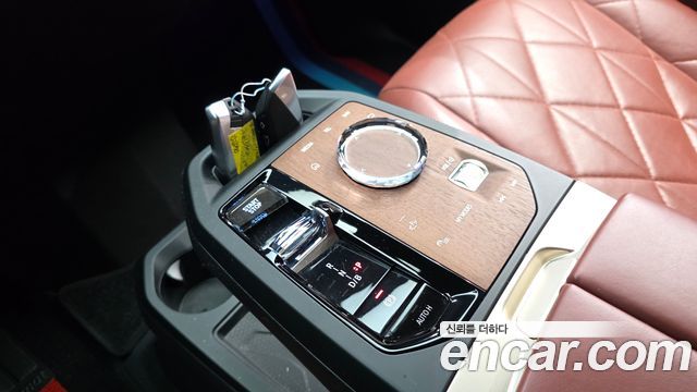 BMW iX xDrive50 Sports Plus 2023 — фото 9