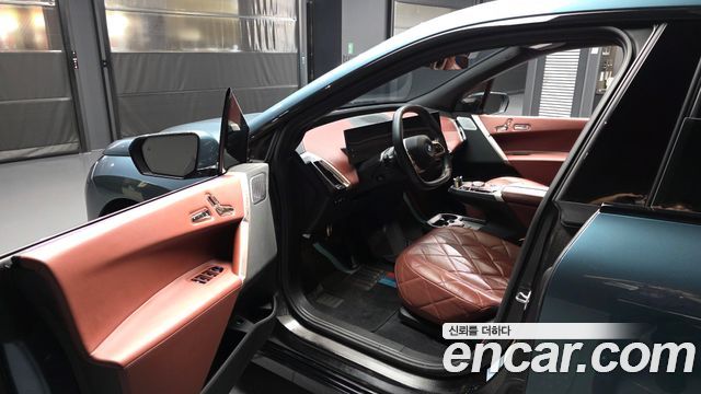 BMW iX xDrive50 Sports Plus 2023 — фото 10