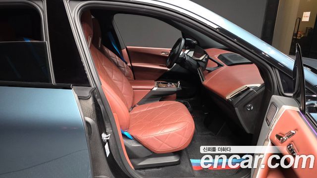 BMW iX xDrive50 Sports Plus 2023 — фото 11