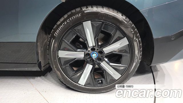 BMW iX xDrive50 Sports Plus 2023 — фото 21