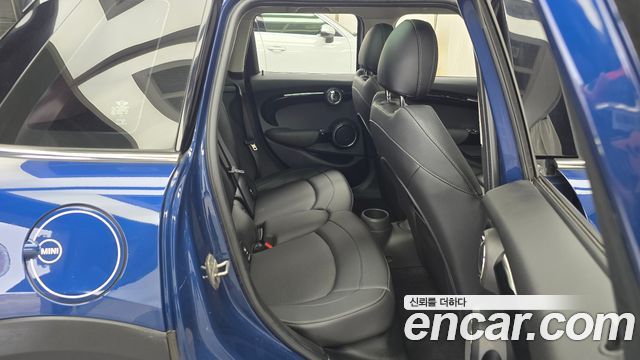 MINI Cooper D 5Door HIGH 3rd 2015 — фото 16