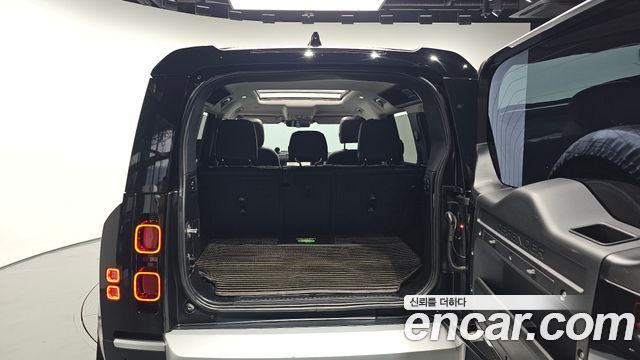 Land Rover Defender (L663) 110 D240 SE 2020 — фото 24