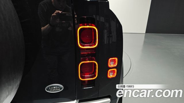 Land Rover Defender (L663) 110 D240 SE 2020 — фото 29