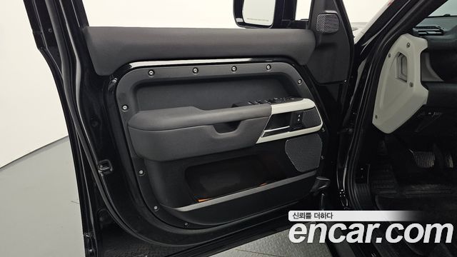 Land Rover Defender (L663) 110 D240 SE 2020 — фото 30