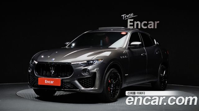 Maserati Levante 3.0 Diesel AWD GranSport 2019 — фото 1