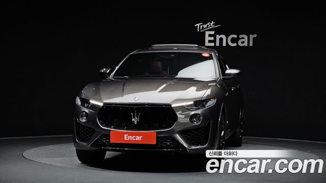 Maserati Levante 3.0 Diesel AWD GranSport 2019 — фото 3