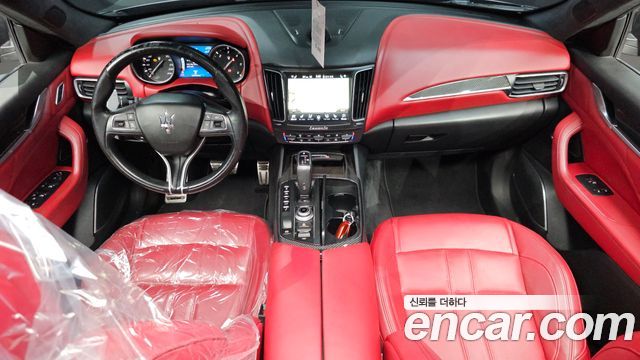 Maserati Levante 3.0 Diesel AWD GranSport 2019 — фото 7