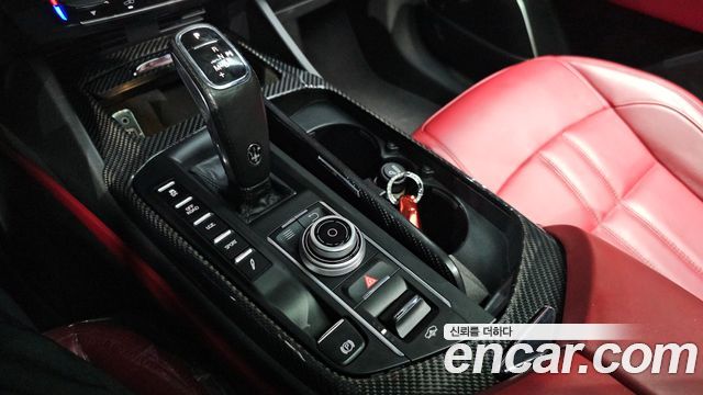 Maserati Levante 3.0 Diesel AWD GranSport 2019 — фото 9