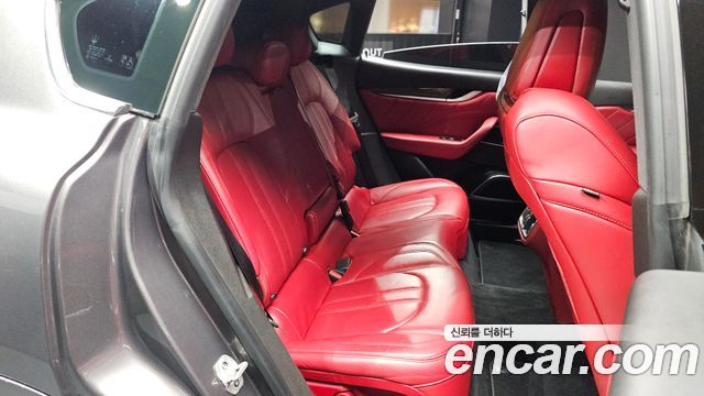 Maserati Levante 3.0 Diesel AWD GranSport 2019 — фото 11