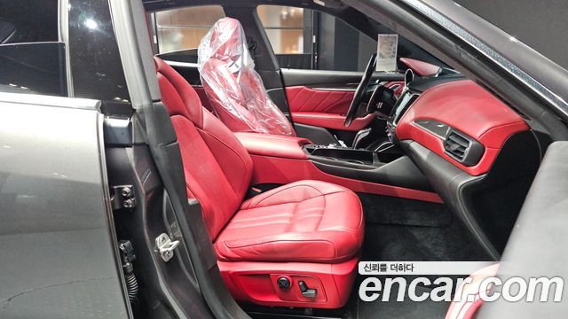 Maserati Levante 3.0 Diesel AWD GranSport 2019 — фото 12
