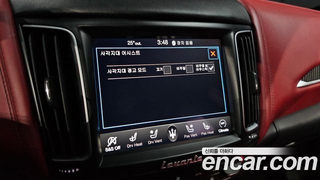 Maserati Levante 3.0 Diesel AWD GranSport 2019 — фото 15