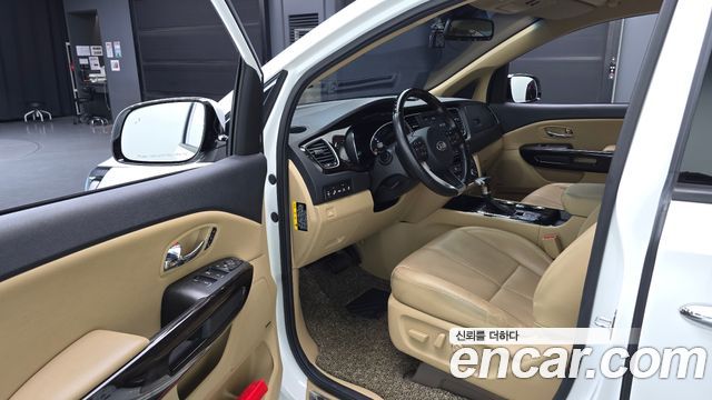 Kia Carnival 7-Seater Limousine President 2019 — фото 10