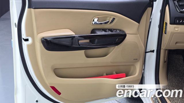 Kia Carnival 7-Seater Limousine President 2019 — фото 24