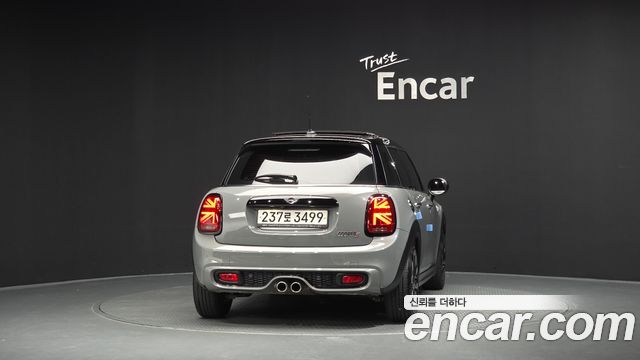 MINI Cooper S 5Door HIGH 3rd 2021 — фото 4