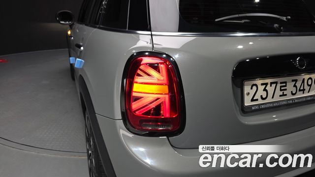 MINI Cooper S 5Door HIGH 3rd 2021 — фото 23