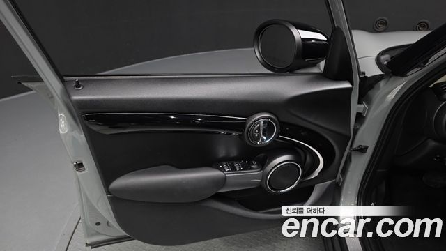 MINI Cooper S 5Door HIGH 3rd 2021 — фото 24