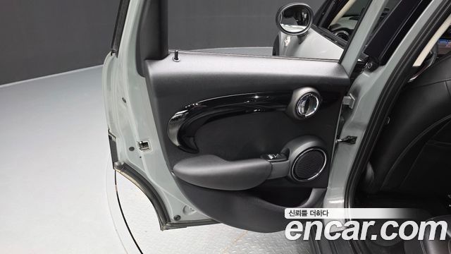 MINI Cooper S 5Door HIGH 3rd 2021 — фото 25