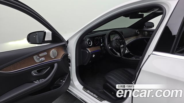 Mercedes-Benz E-Class (W213) E300e 4MATIC Exclusive 2023 — фото 10