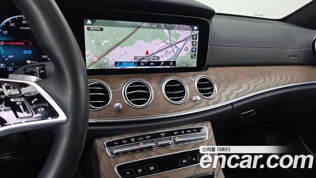 Mercedes-Benz E-Class (W213) E300e 4MATIC Exclusive 2023 — фото 13