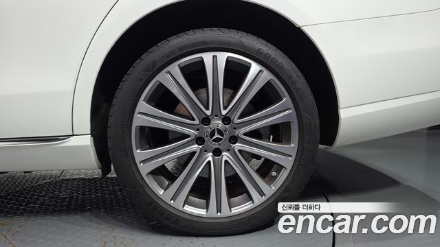 Mercedes-Benz E-Class (W213) E300e 4MATIC Exclusive 2023 — фото 21