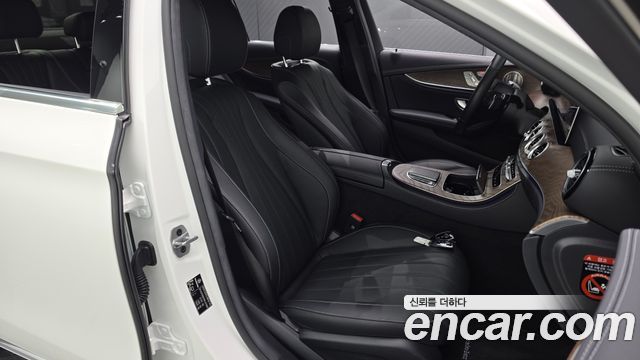 Mercedes-Benz E-Class (W213) E300e 4MATIC Exclusive 2023 — фото 26