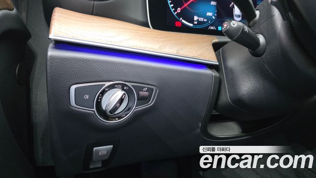 Mercedes-Benz E-Class (W213) E300e 4MATIC Exclusive 2023 — фото 27