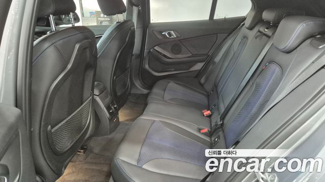 BMW 1 Series (F40) 120i M Sports 2023 — фото 16