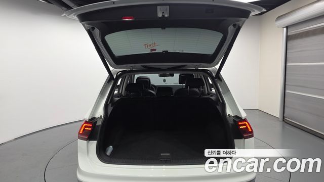 Volkswagen Tiguan (II) 2.0 TDI Prestige 2020 — фото 20