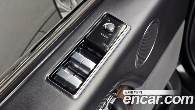 Land Rover Range Rover (IV) 4.4 SDV8 Vogue SE DIESEL 2019 — фото 32