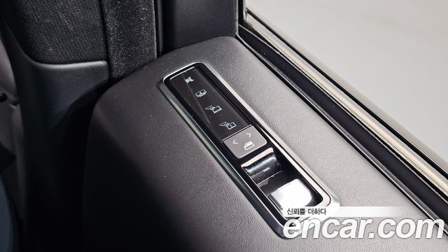 Land Rover Range Rover (IV) 4.4 SDV8 Vogue SE DIESEL 2019 — фото 34