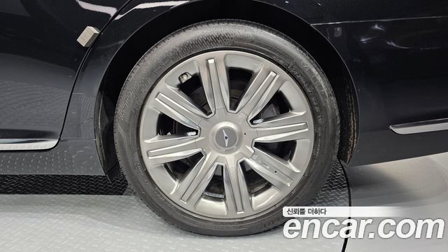 Genesis EQ900 5.0 GDI AWD Limousine Prestige 2016 — фото 21