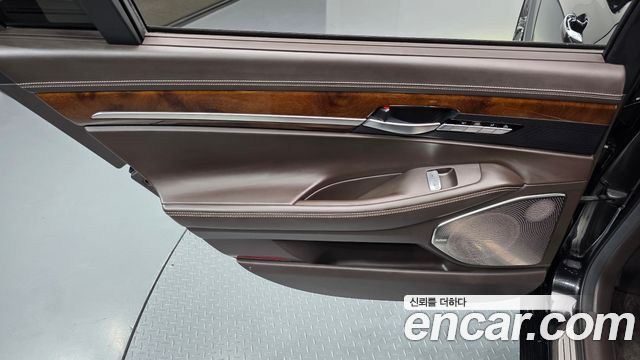 Genesis EQ900 5.0 GDI AWD Limousine Prestige 2016 — фото 25