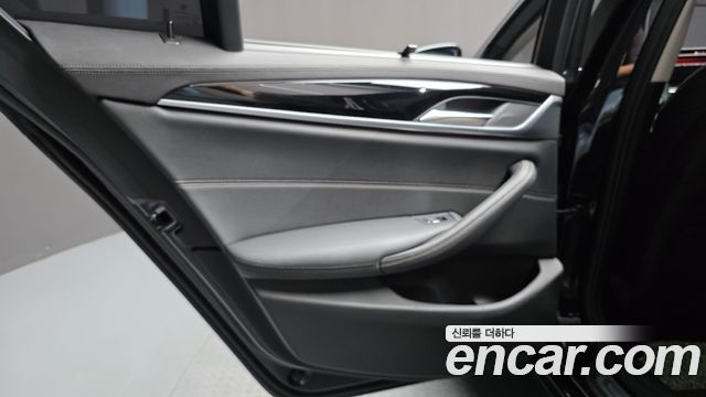 BMW 5 Series (G30) 520i Luxury 2022 — фото 25
