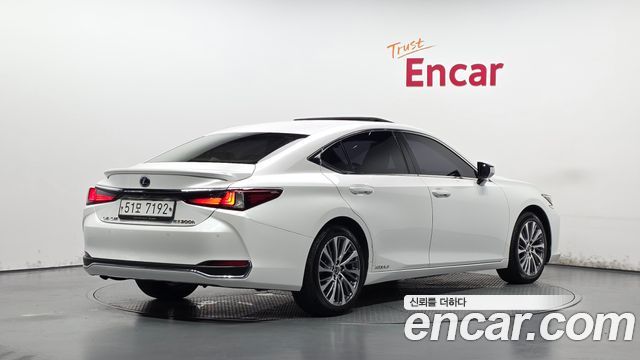 Lexus ES300h (VII) Luxury 2019 — фото 2