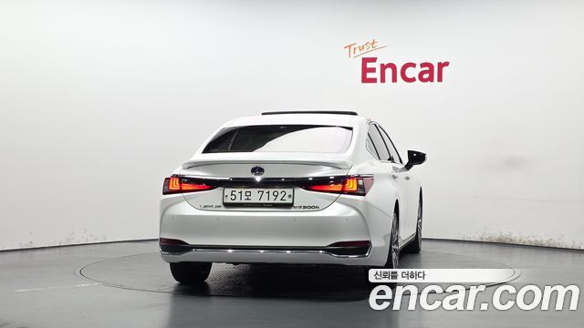 Lexus ES300h (VII) Luxury 2019 — фото 4