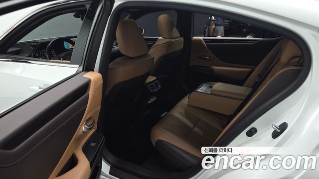 Lexus ES300h (VII) Luxury 2019 — фото 12