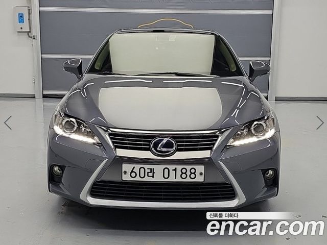 Lexus CT200h 1.8 Supreme ZWA10 2016 — фото 2