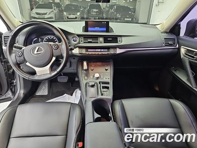 Lexus CT200h 1.8 Supreme ZWA10 2016 — фото 7