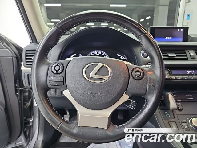 Lexus CT200h 1.8 Supreme ZWA10 2016 — фото 9