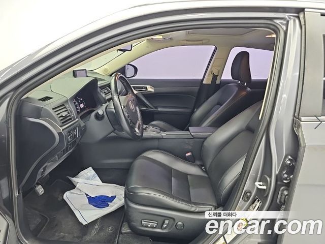 Lexus CT200h 1.8 Supreme ZWA10 2016 — фото 15
