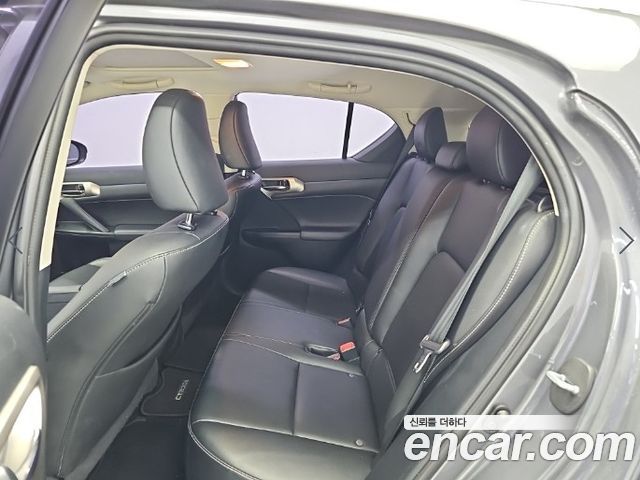 Lexus CT200h 1.8 Supreme ZWA10 2016 — фото 16