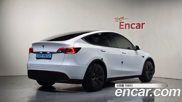 Tesla Model Y RWD 2024 — фото 2