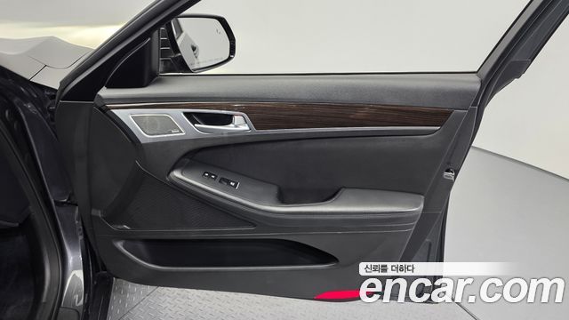 Genesis G80 3.3 GDI AWD Premium Luxury 2017 — фото 25