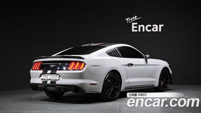 Ford Mustang Coupe 2017 — фото 2