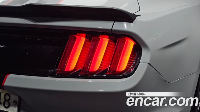 Ford Mustang Coupe 2017 — фото 23