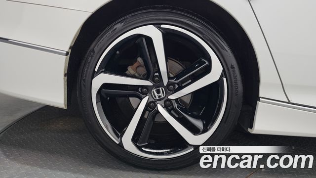 Honda Accord (X) 2.0 Turbo Sport 2018 — фото 21