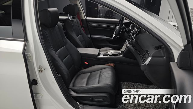 Honda Accord (X) 2.0 Turbo Sport 2018 — фото 26